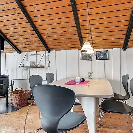 Cozy Partly Renovated Near Sea & Sj208 Feriehus *