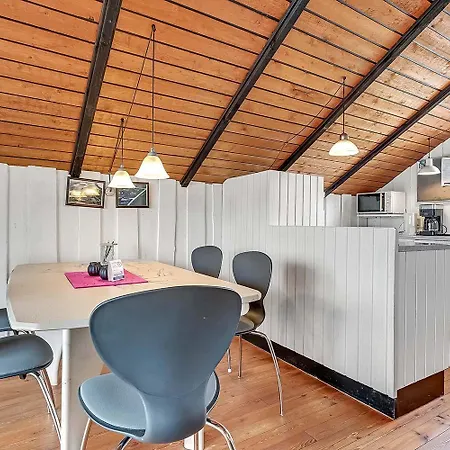 Vakantiehuis Cozy Partly Renovated Near Sea & Sj208