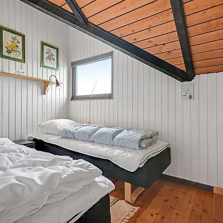 Vakantiehuis Cozy Partly Renovated Near Sea & Sj208